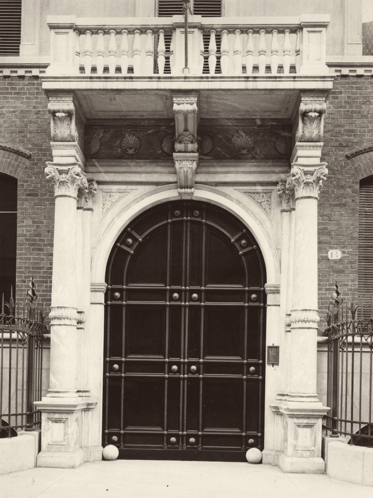 Portone chiuso di Palazzo Bocca, via Giannone 14, Torino